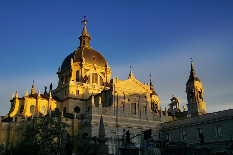 Madrid, a city where LÚMENA Institute holds private sessions