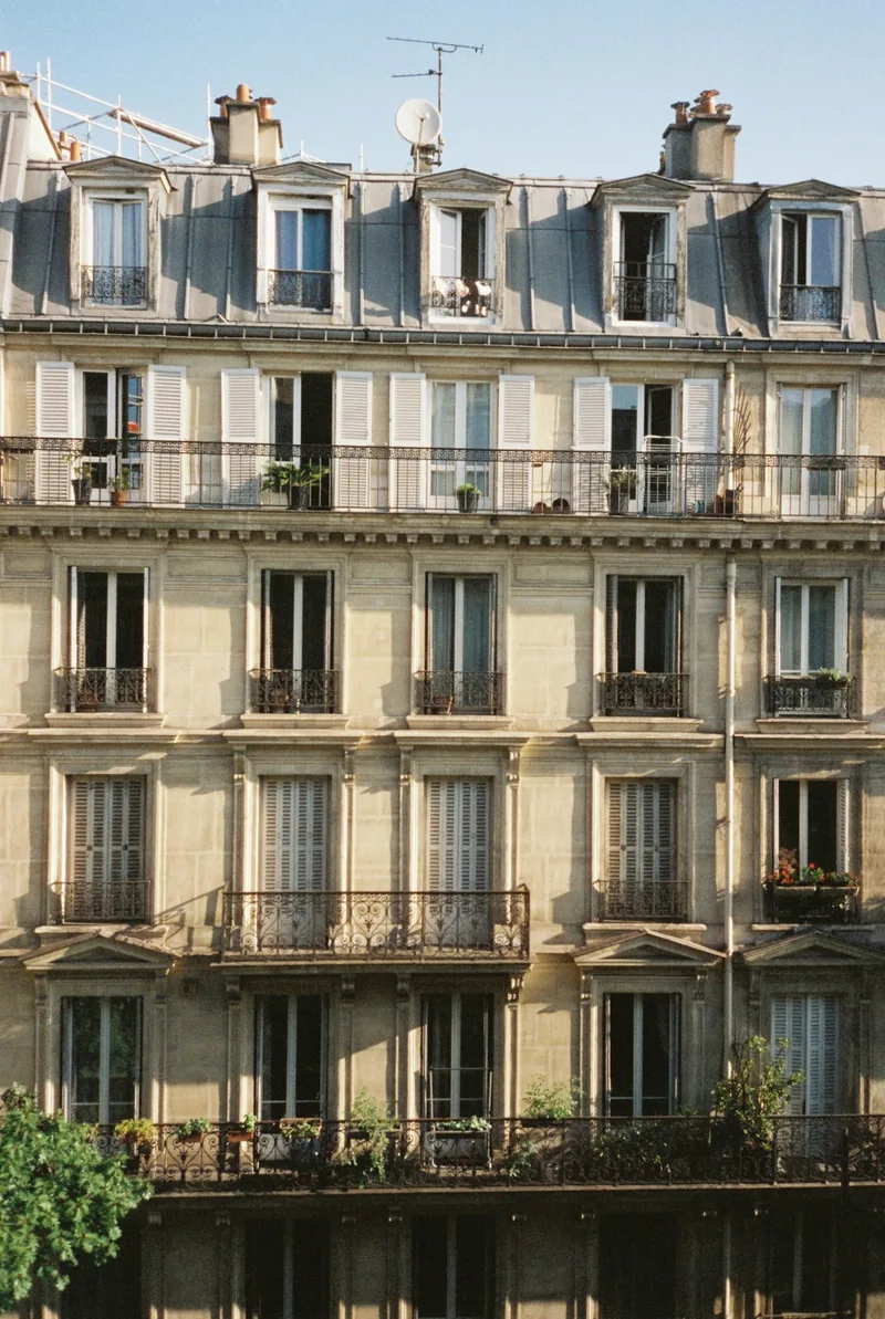 Paris, a city where LÚMENA Institute holds private sessions